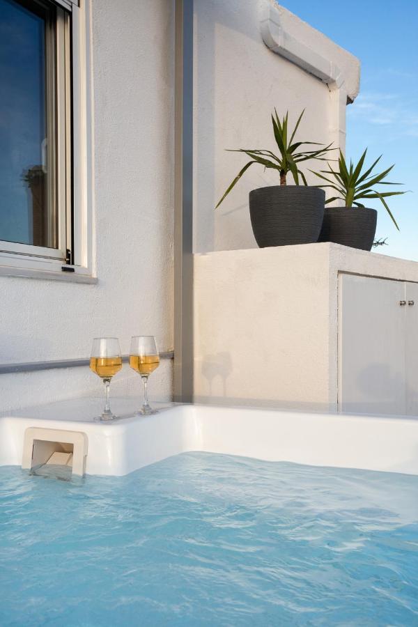 Private Jacuzzi & Acropolis View - The Loft アテネ エクステリア 写真